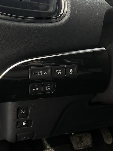 Toyota: Toyota Prius: 2019 г., 1.8 л, Вариатор, Электромобиль, Седан — 11