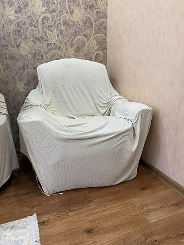 мягкая кресло: Кресло мягкое, широкое, с высоким спинным блоком и глубоким сиденьем — 2