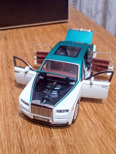 Igračke: Nov metalni model automobila Rols Rojs Fantom. Pale mu se prednja i — 6