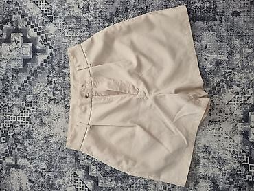 Women's Pants, Jeans, Shorts: Elegantne bež šorts bermude sa visokim strukom. - Model: ženski šorts — 2