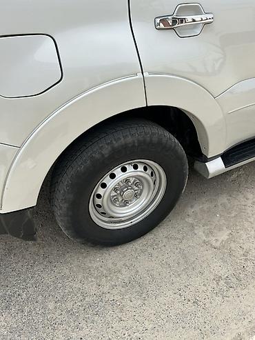 255 35 19: Mitsubishi L200 üçün orijinal polad disk və təkər komplekti. Uyğun — 2