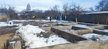 дом или времянку в бишкеке: Времянка, 60 кв. м, 6 бөлмө, Менчик ээси, Эски ремонт