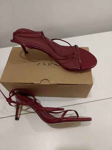 Женская обувь: Кожаные боссоножки от Зара 35р, на узкую ногу
