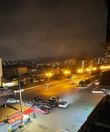 Uzunmüddətli kirayə mənzillər: Nəsimi metrosunun, çıxışında 5 mərtəbəli binanın 4-cü mərtəbəsində — 10