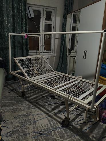 Медицинская мебель: ПРОДАЮ КОСТЫЛЯ 2000 сом МЕДИЦИНСКИЙ КРОВАТЬ 20.000 СОМ . СОСТОЯНИЕ — 8
