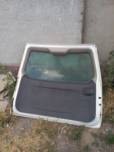 накидки на панель авто: Крышка багажника Toyota, 2004 г., Б/у, Оригинал