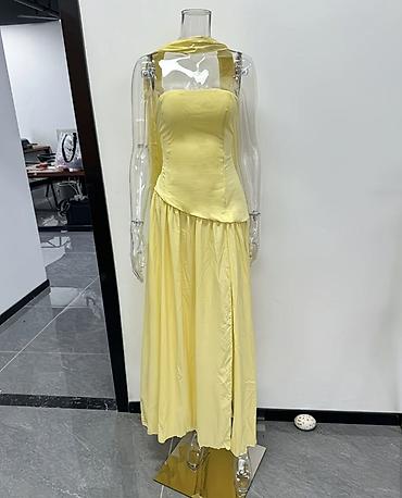 nike corab: Zərif sarı rəngdə uzun ziyafət donu - Model: çiyinbağı olmayan, boru — 3