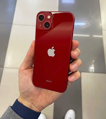 Apple iPhone: IPhone 13, Б/у, 128 ГБ, Красный, Зарядное устройство, Защитное стекло, Чехол, 90 %