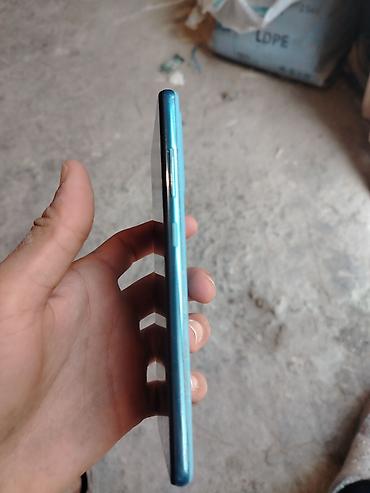 iphone 14 kontakt home: Mavi rəngli smartfon - Yan hissədə fiziki səs tənzimləmə düymələri və — 1