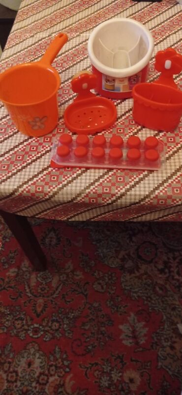 Digər məişət məhsulları: Təsərrüfat malları. hamısı 10 manat