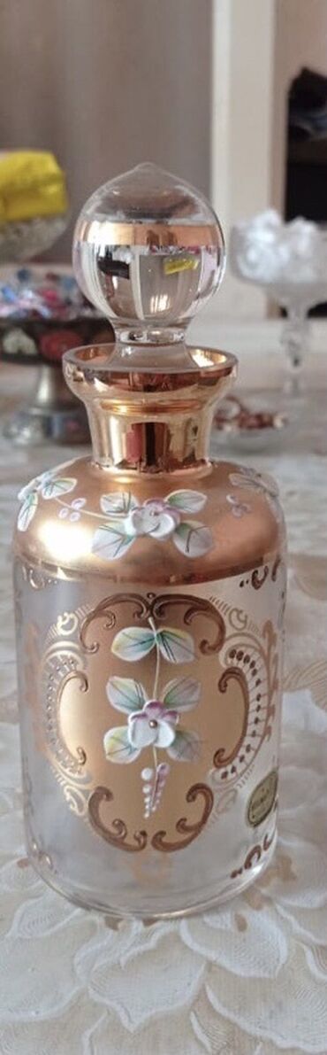 туфли новая не разу не одевала: Şüşə ətir/esen­si qabı - Material: qalın, şəffaf şüşə - Qapaq: sferik