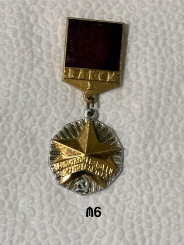 Broşlar: Sovet dövrünə aid orijinal metal nişanlar dəsti Tərkib: - M14: “Готов — 19