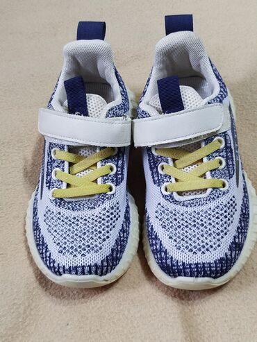 Детская обувь: Продаю детскую обувь в идеальном состоянии. Брали от 3500 сом. От 400 — 13