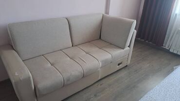 диван трехместный раскладной: Прямой диван, цвет - Бежевый, Б/у