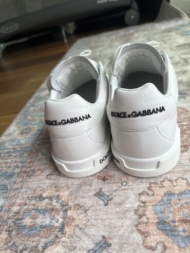 Krasofkalar və idman ayaqqabıları: Dolce & Gabbana brendi olan ağ rəngli dəri kişi krossovkalar — 6