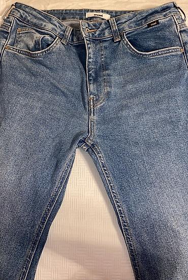pull and bear: Mavi brendinin klassik mavi rəngli cins şalvarı - Kəsim: düz/səliqəli — 1