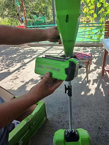 Унаа: Аккумуляторный снегоуборщик Greenworks 40V (Snow Shovel) - Питание — 4