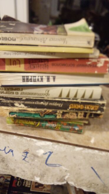 Bədii ədəbiyyat: Muxtelif janrda kitablarhardasa 150 200 e yaxin kitabdi50 qepikden — 3