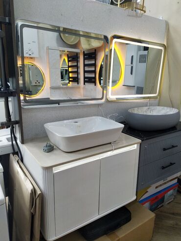 все для ванной: Müasir vanna otağı üçün mebel və aksesuar dəsti - Asma tipli ağ