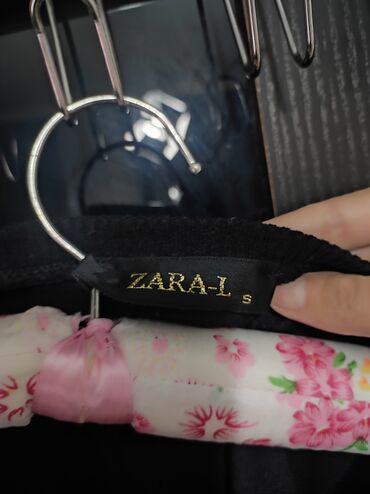 Women's Sweatshirts: Zara, S (EU 36), Print, color - Black