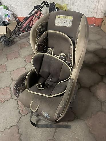кроссовки футбол: Автокресло, цвет - Коричневый, Б/у — 1