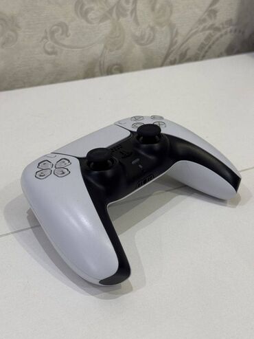 usb флешка в виде кредитной карты: Playstation 5 pultu. Teze veziyyetdedir, az istifade olunub. 2