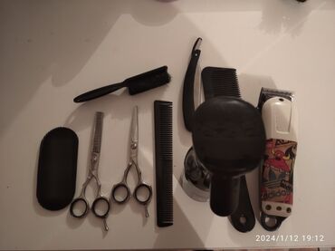 Инструменты и тележки для инструментов: Продаю парикмахерские инструменты, профессиональные ножницы, машинка