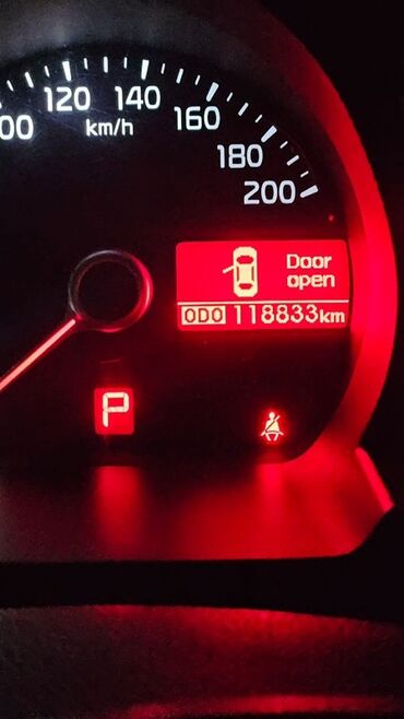 Kia: Kia Picanto, qəhvəyi/bronza rəng, 5 qapılı hetçbek. Xüsusiyyətlər: - — 11