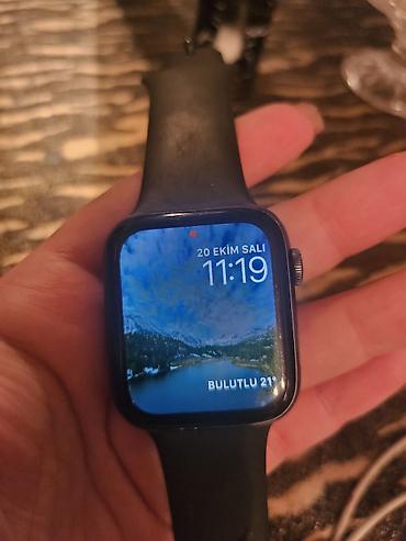 iphone 17 pro azn: Apple Watch Series 5 (44 mm), Space Gray alüminium korpus və qara — 1