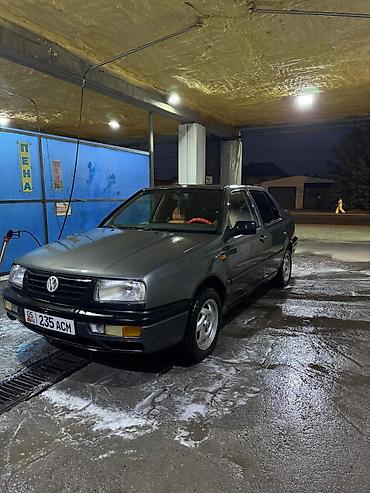 Volkswagen: Volkswagen Vento: 1992 г., 1.8 л, Механика, Бензин, Седан — 2