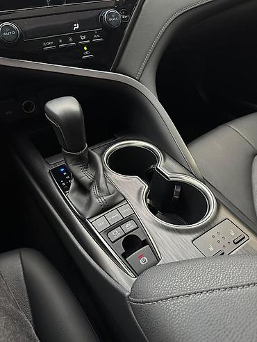ls 470: Toyota Camry: 2023 г., 2.5 л, Автомат, Гибрид, Седан — 9