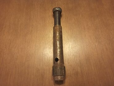 Ostalo: Dve špingle - navojna vretena. Detaljnije u pojedinačnim oglasima — 9