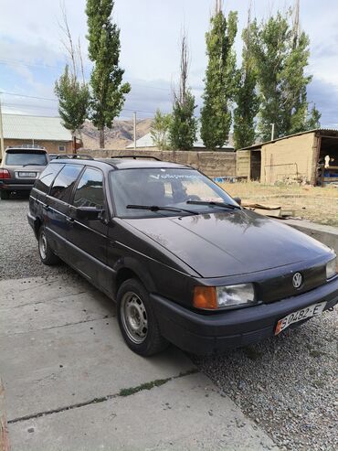 шины 2356516c: Volkswagen Passat: 1990 г., 1.8 л, Механика, Бензин, Универсал
