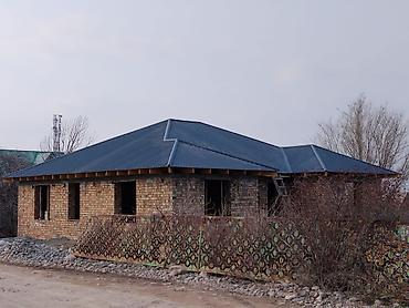 Кровля крыши: Продаю недостройенный дом . адрес дача Восход (Бек Тоо) размер дома — 3