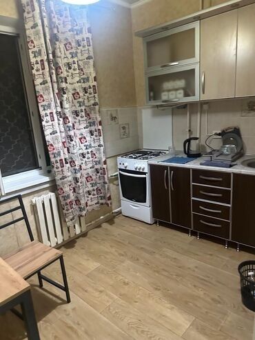 квартиры в бишкеке снять на долгий срок дешево с подселением: 1 бөлмө, Кыймылсыз мүлк агенттиги, Чогуу жашоосу жок, Жарым -жартылай эмереги бар