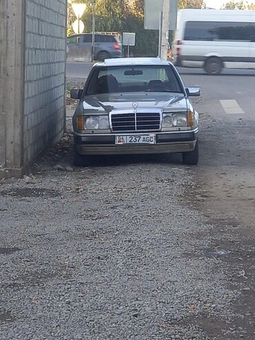 мерс 1988: Mercedes-Benz W124: 1988 г., 2 л, Механика, Бензин, Седан