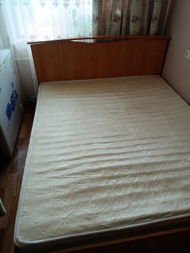 Двуспальные кровати: Двуспальная кровать, Б/у, С матрасом, длина - 193 см — 3