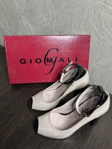 босоножка каблук: Продаю босоножки от Giomali, б/у в хорошем состоянии, бежевого цвета