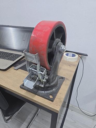 e55 compressor: Промышленное поворотное колесо с площадкой и ножным тормозом. - Тип — 1