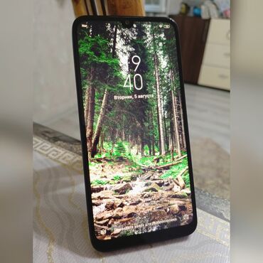 samsung c5 pro: Bu, arxa tərəfində iki kamera və barmaq izi skaneri olan tünd göy