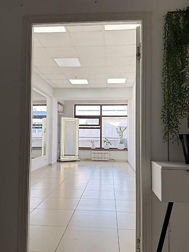 Аренда кабинетов в салонах красоты: Аренда кабинетов в салонах красоты, 30 м², Для бровиста, Для визажиста, Для лешмейкера — 1