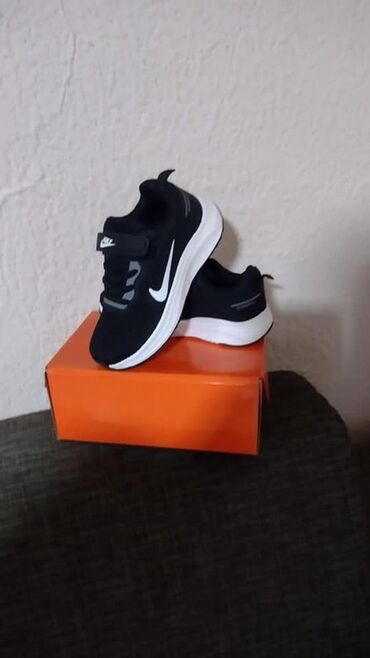 grubin нови сад – слике: Nike, Veličina - 36