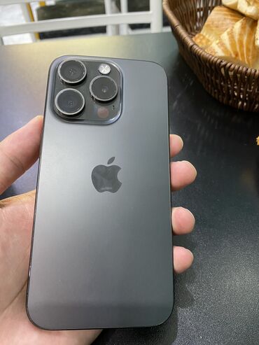 телефон 15 про: IPhone 15 Pro, Б/у, 256 ГБ, Black Titanium, Чехол, Кабель, 87 %