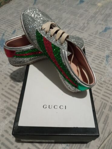 gucci guilty: Женская Гуччи обувь с блёстками новая
район Тунгуч
самовывоз
весенний