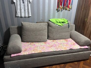 декоративные подушки на диван: Бүктөмө диван, Үчтүк