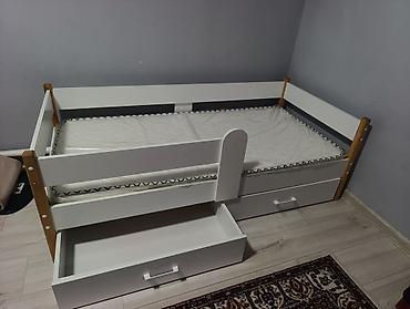 bunk bed: Детская кровать с бортиками и выдвижными ящиками - Размер спального — 1