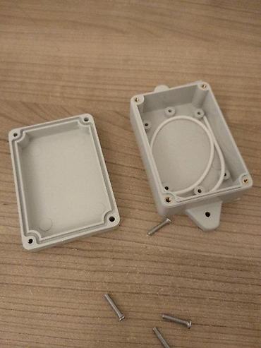 viler goblen: PLASTIČNA SIVA KUTIJA 85MM X 60MM X 38MM | Ova kutija je namenjena — 1