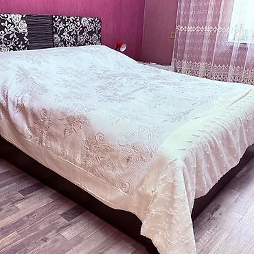 sud separatoru: Cox baha alinib ucuz verilir Zərif naxışlı yataq örtüyü dəsti - Rəng — 1
