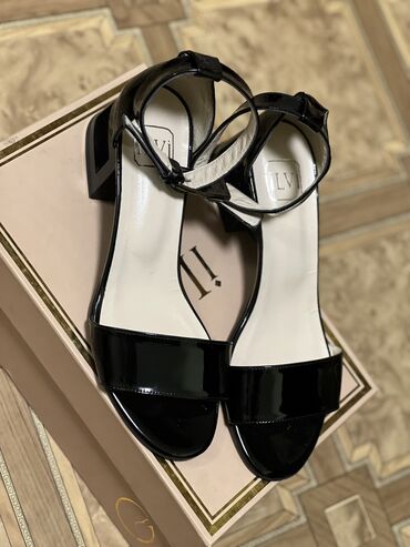 черная обувь: Новые босоножки ilvi размер 38