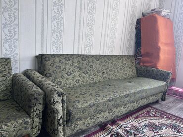 каракол диван: Диван-кровать, цвет - Зеленый, Б/у